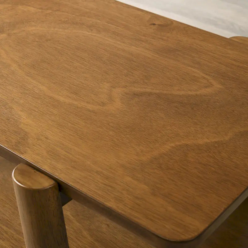 Table d'appoint mi-siècle moderne en bois avec étagère inférieure, pieds en A brun noyer