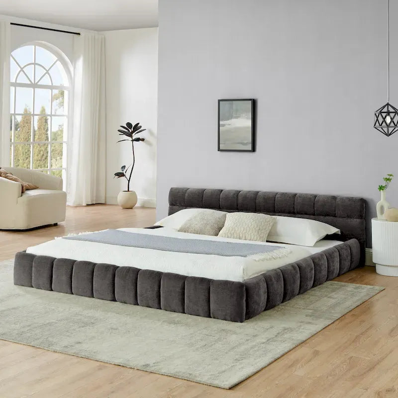 Lit plateforme bas en chenille capitonnée avec tête de lit tuftée