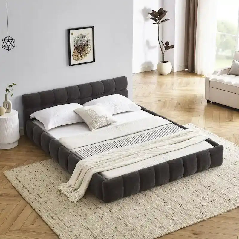 Lit plateforme bas en chenille capitonnée avec tête de lit tuftée