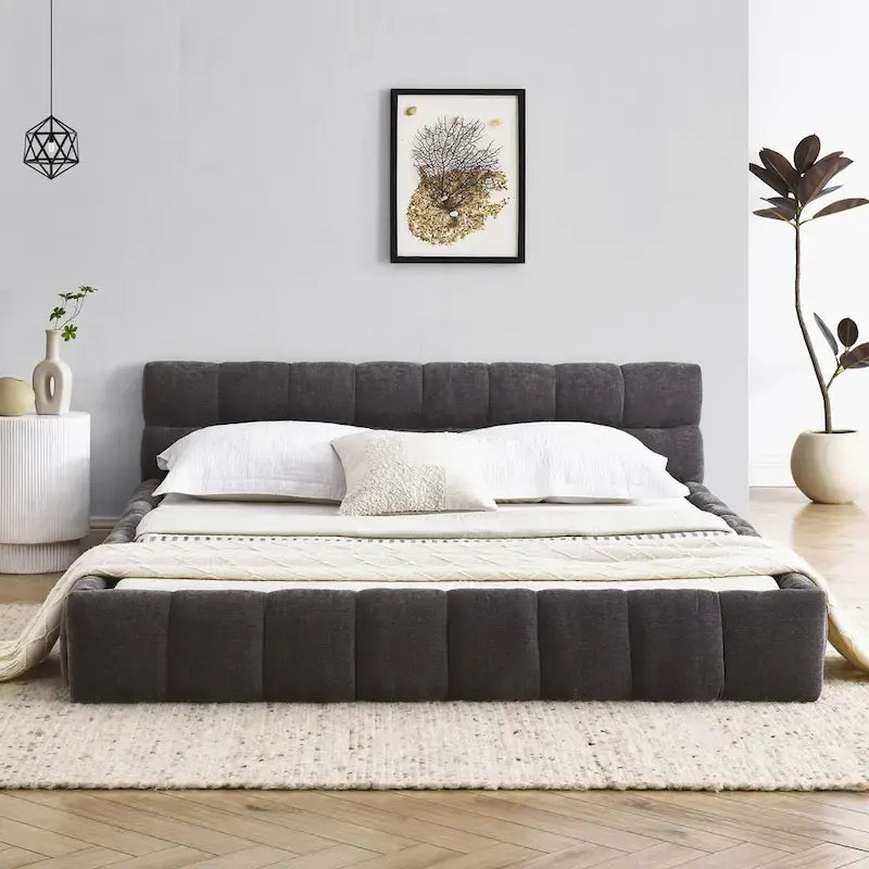 Lit plateforme bas en chenille capitonnée avec tête de lit tuftée