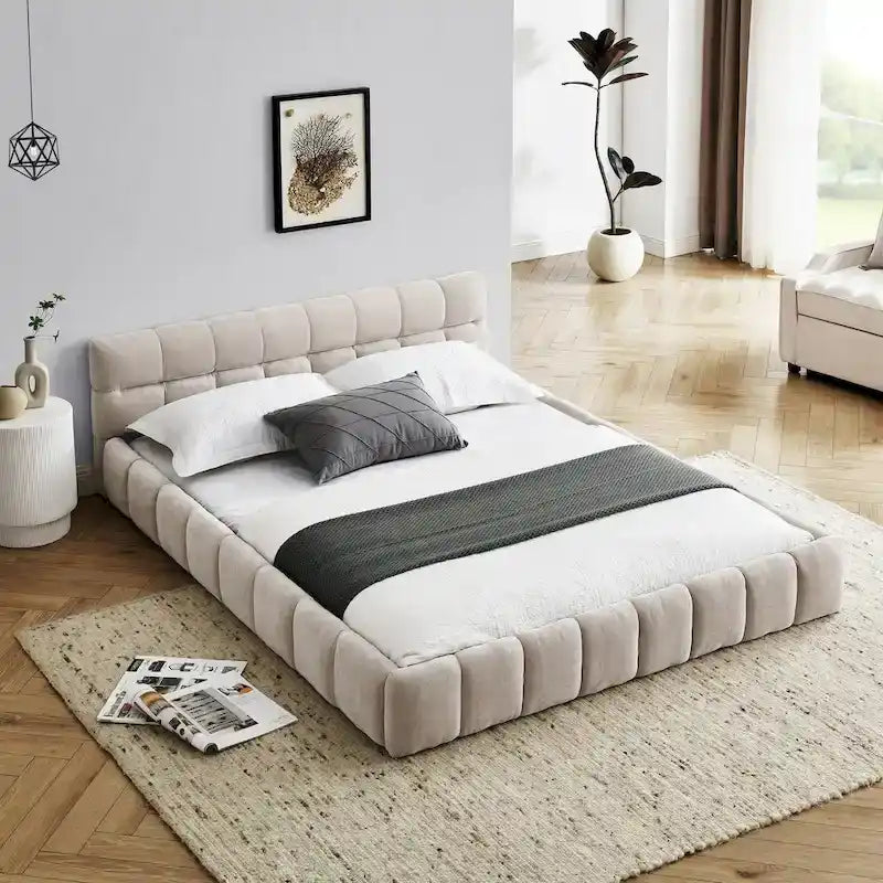 Lit plateforme bas en chenille capitonnée avec tête de lit tuftée