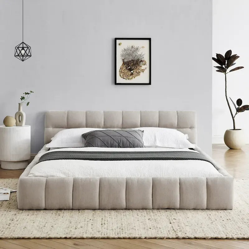 Lit plateforme bas en chenille capitonnée avec tête de lit tuftée