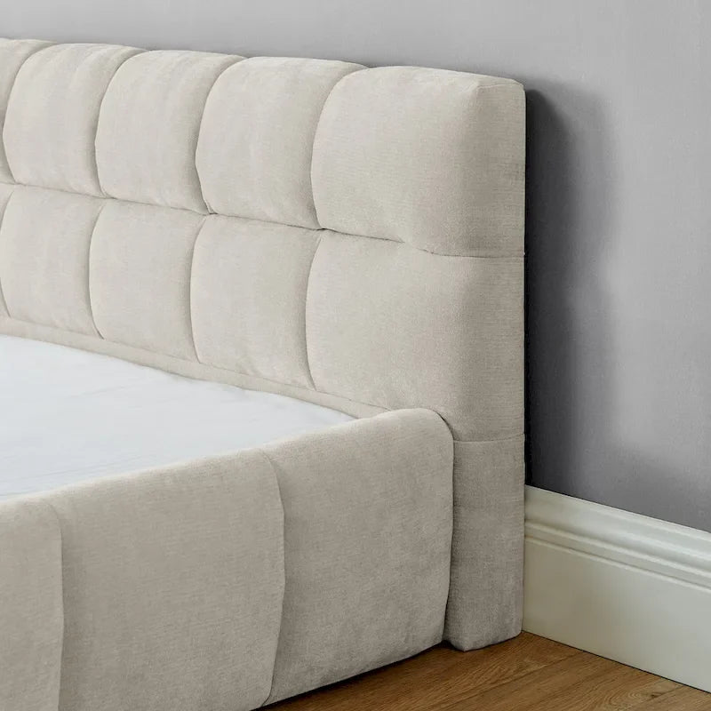 Lit plateforme bas en chenille capitonnée avec tête de lit tuftée