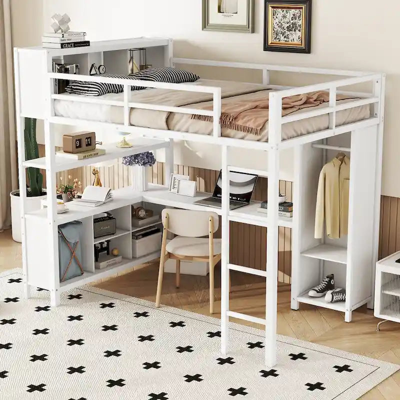 Lit mezzanine en métal pleine grandeur blanc cassé avec armoire, bureau en L et étagères de rangement