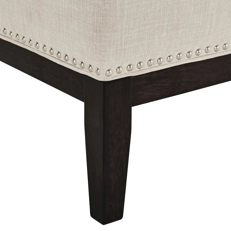 Fauteuil d'appoint dossier haut à oreilles avec clous en lin beige