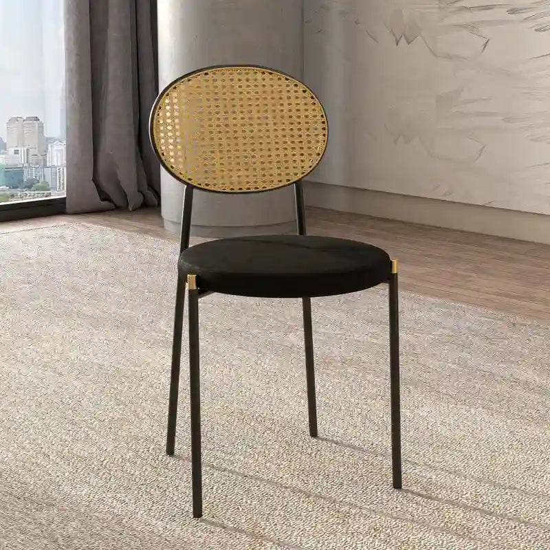 Chaise de salle à manger moderne en velours avec dossier en rotin tressé et piétement en acier à embouts dorés
