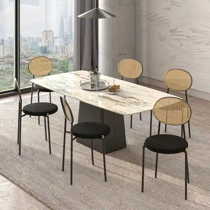 Chaise de salle à manger moderne en velours avec dossier en rotin tressé et piétement en acier à embouts dorés