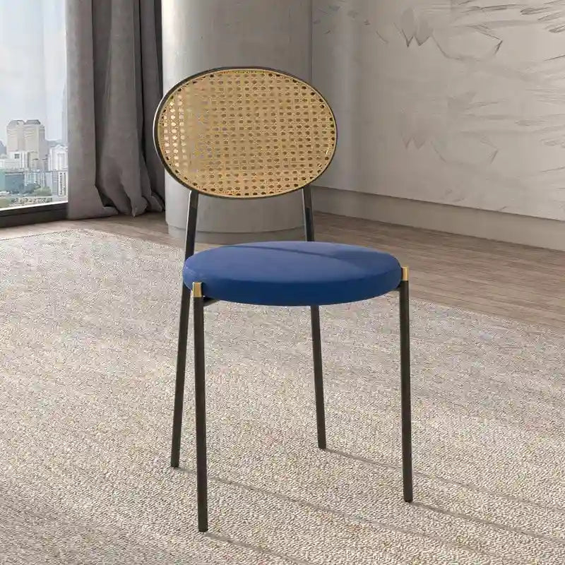 Chaise de salle à manger moderne en velours avec dossier en rotin tressé et piétement en acier à embouts dorés