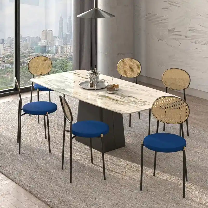 Chaise de salle à manger moderne en velours avec dossier en rotin tressé et piétement en acier à embouts dorés
