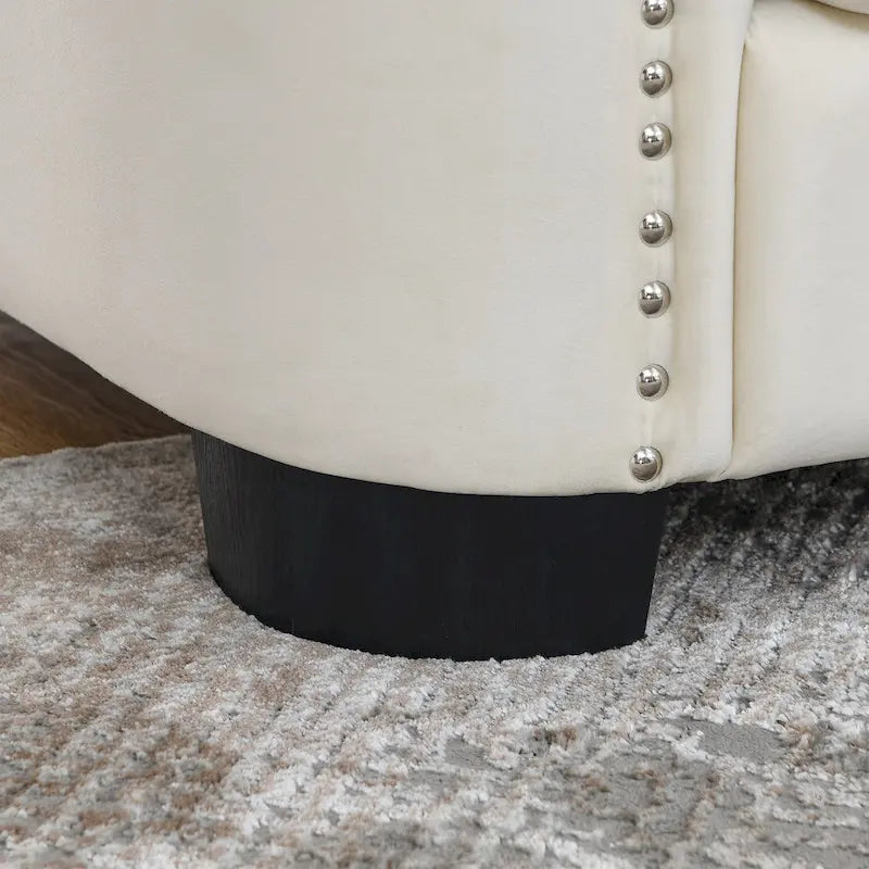 Canapé 3 places en velours capitonné avec accoudoirs cloutés, pieds expresso foncé, crème