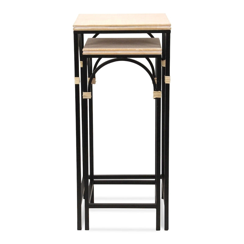 Table d'appoint carrée en métal noir avec plateau en bois et accents en rotin