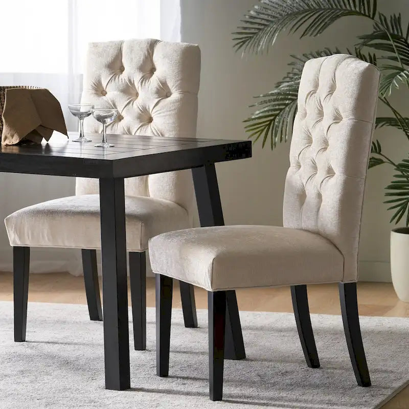 Chaise de salle à manger capitonnée avec dossier boutonné et pieds en bois foncé